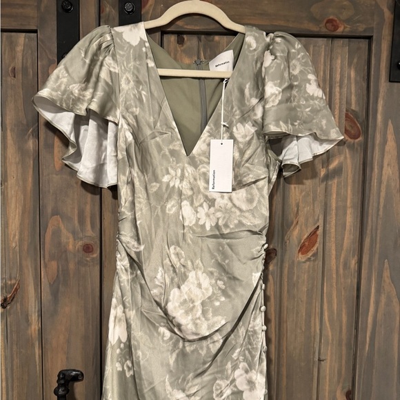 REFORMATION NWT Vida Satin Dress in Vendela 4 - Picture 3 of 8